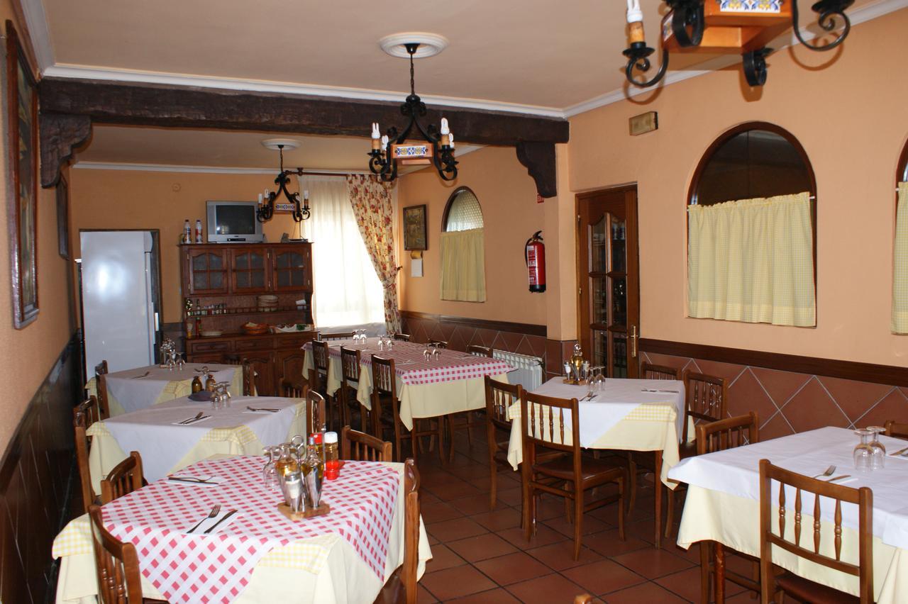 Hostal Carazo Torquemada Exteriör bild